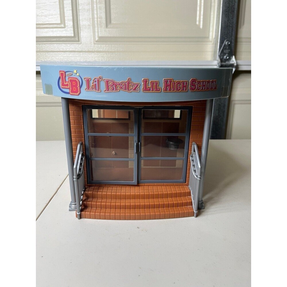 2004 MGA Entertainment Lil' Bratz Lil' High School playset